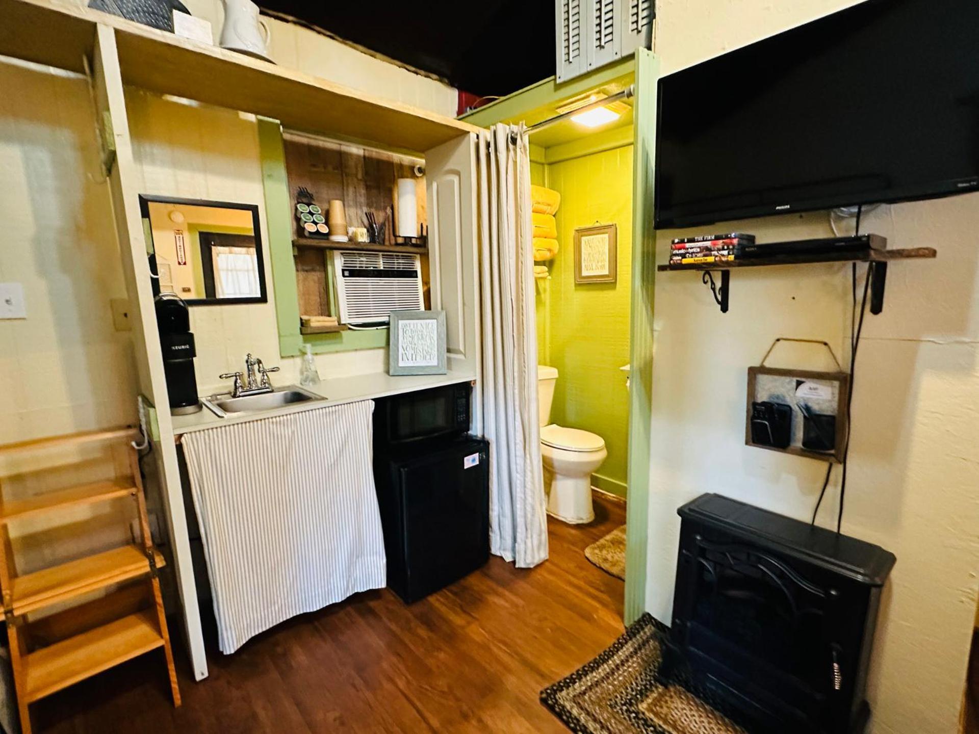 Acorn Hideaways Canton Unwind At Green Gables Suite For Up To 3 Eksteriør bilde